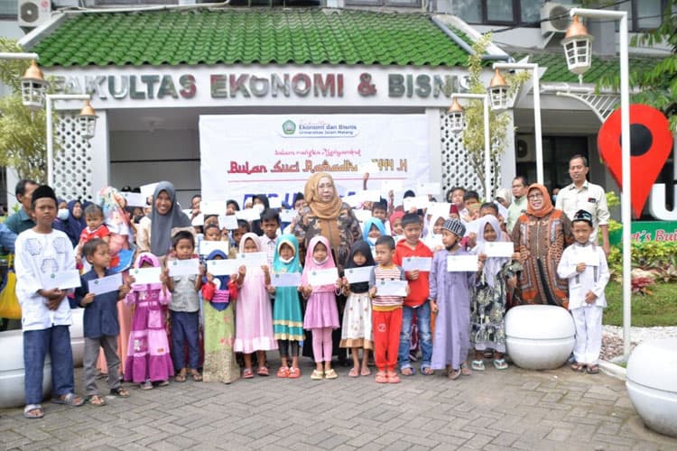 Jelang Bulan Suci Ramadhan 1444 H, FEB Unisma Malang Gelar Santunan Yatim Piatu Dhuafa