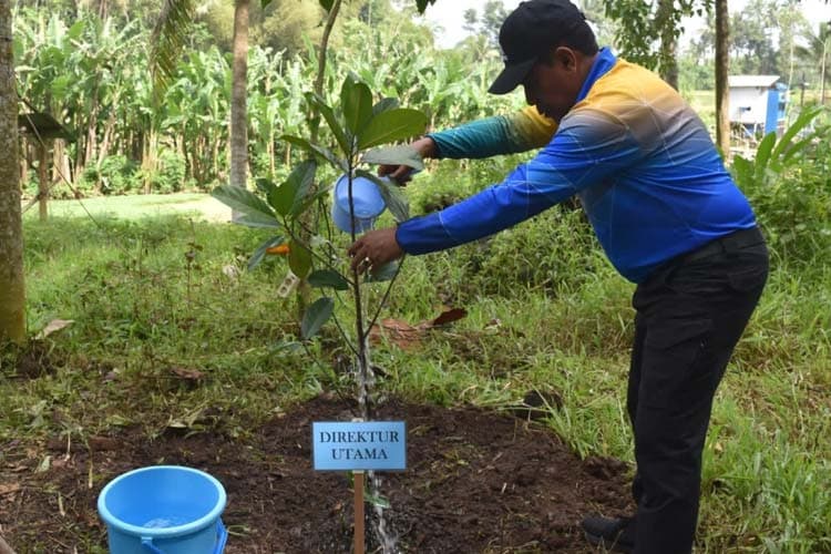 Peringati Hari Air se Dunia 2023, Perumda Tirta Kanjuruhan Bersihkan Sumber Air