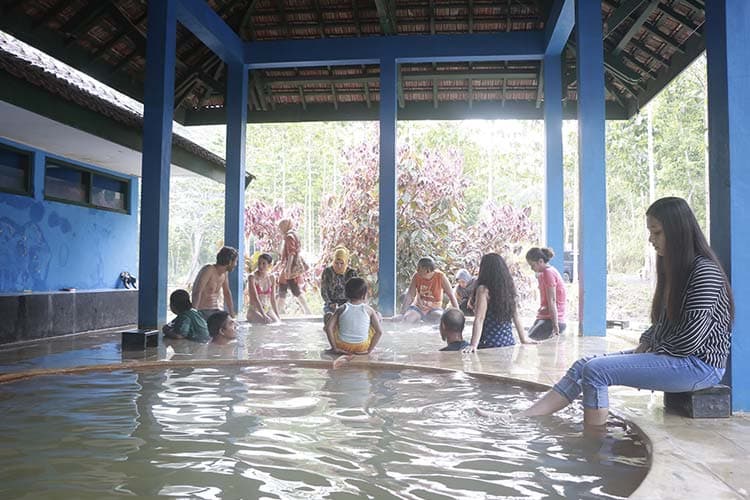 Lebaran di Bondowoso, Layak Dicoba Terapi di Pemandian Air Panas Blawan