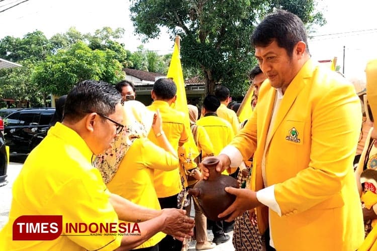 Bucengan, Air Suci dan Pandawa Lima Iringi Penyerahan Dokumen Bacaleg DPD Golkar Pacitan