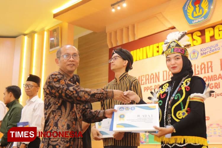 Tim PPG Bahasa Indonesia dan PGSD UNIPMA Sabet Stan Terbaik Gelar Karya Inovatif 2023