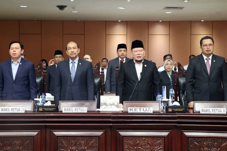Dihadiri Raja-Raja Nusantara, Sidang Paripurna DPD RI Sepakati Penguatan Sistem Bernegara