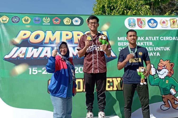Ubaya Raih Medali Emas dan Perak Cabor Renang di POMPROV Jatim II 2023