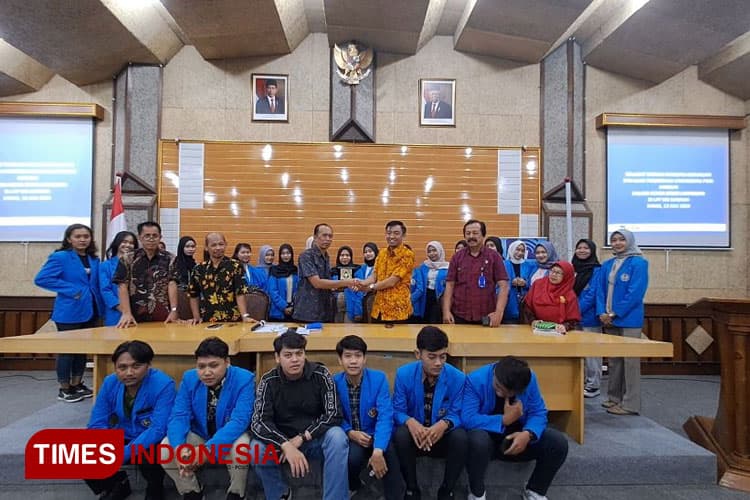 Mahasiswa PBSI UNIPMA Gelar Studi Lapangan di RRI Madiun