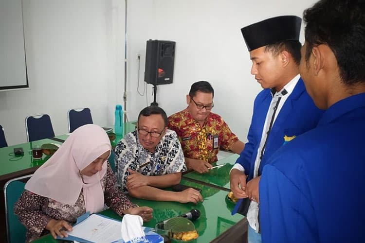 Sampah Kian Menumpuk, PMII Geruduk DLH Pacitan 