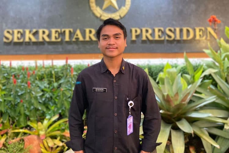 Dio Aji Saputra Mahasiswa UWG Malang Magang Persiapan Peringatan Kemerdekaan ke-78 RI