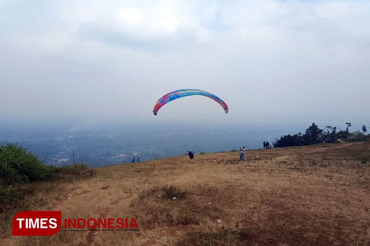 Bukit Paralayang Sidoluhur: A Scenic Escape in Malang