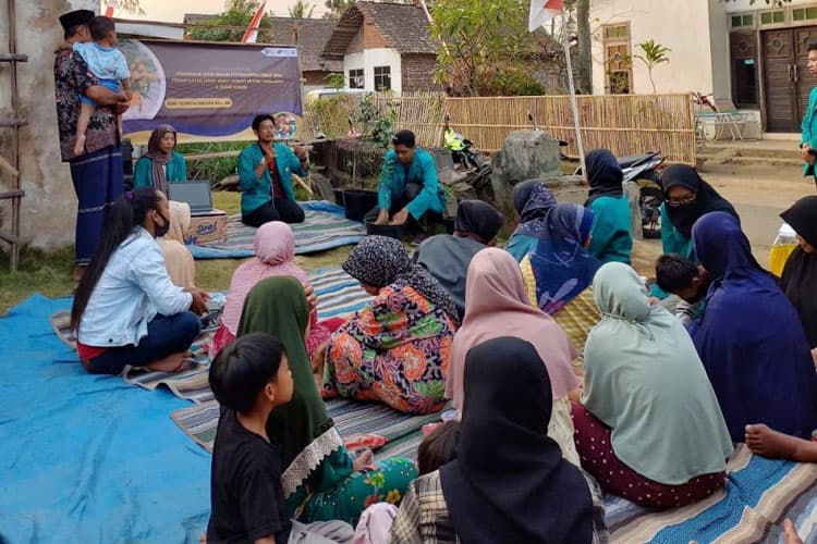 KSM-T Unisma Malang Gelar Penyuluhan Penanaman Jeruk Nagami Dengan Metode Tabulampot