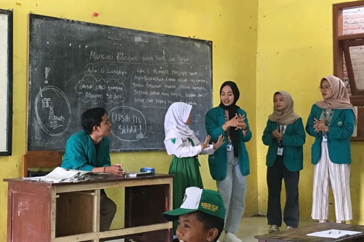 Sadar Kesehatan, Mahasiswa KSM-T Unisma Malang Adakan Edukasi Cuci Tangan