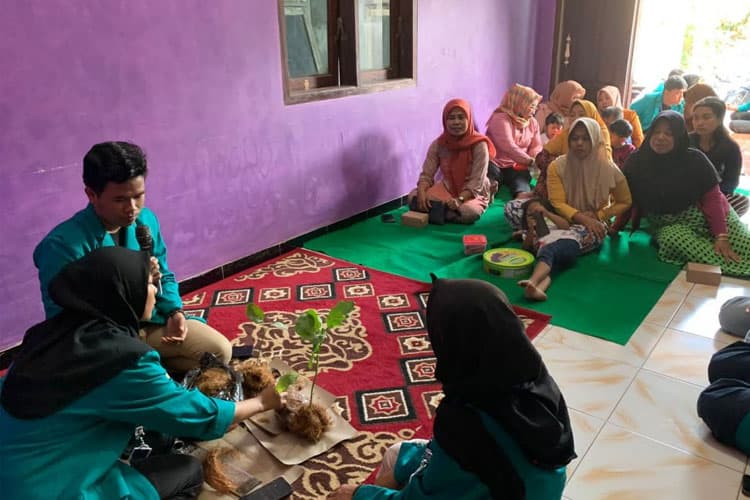 KSM-T 69 Unisma Malang Berdayakan Warga Dusun Kaliasem dengan Mengolah Limbah Serabut Kelapa