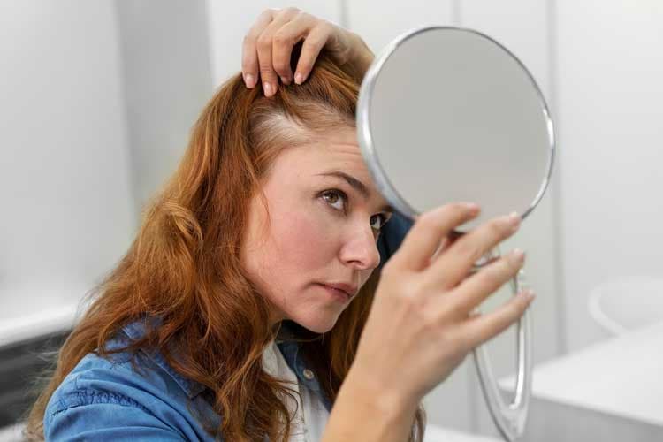 Cara Mengatasi Rambut Rontok: Tips Mahkota Wanita Kuat dan Sehat