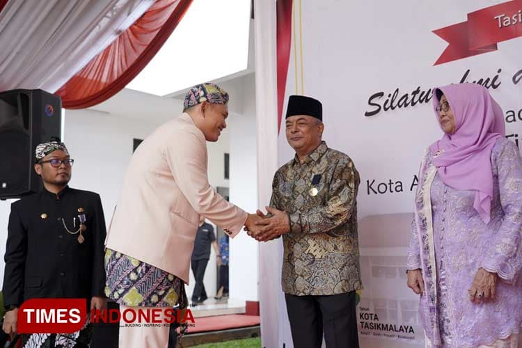 Pemkot Berikan Penghargaan pada Perintis Pendirian Kota Tasikmalaya