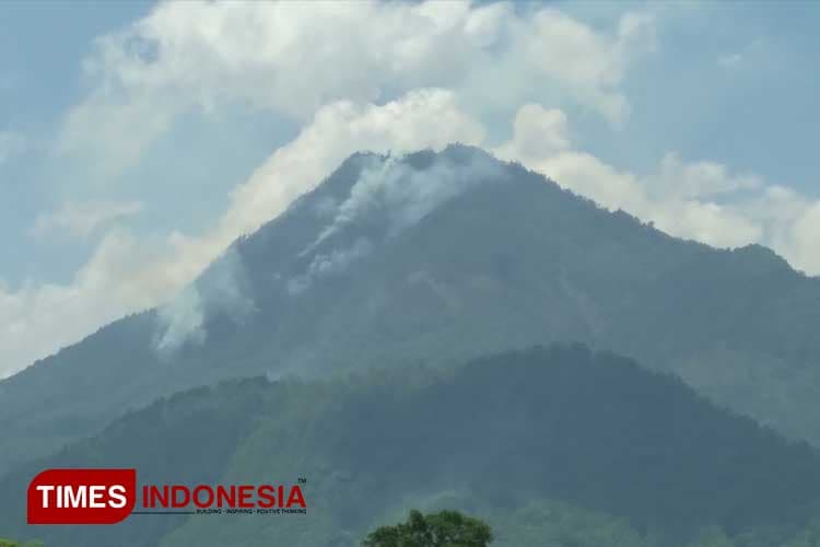 Gunung Panderman Masih Membara