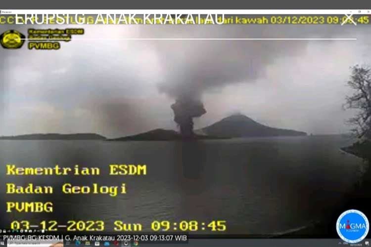 Gunung Anak Krakatau kembali Meletus, Lontarkan Abu Hitam Setinggi 800 Meter