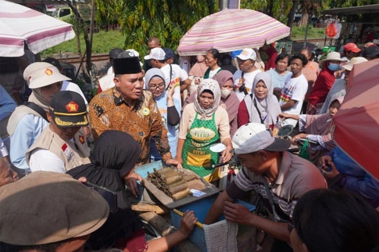 Bambang Haryo Sambangi Pasar Terhempit Rel Kereta dan Frontage Road Sidoarjo