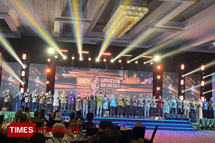 Keren, UISI Raih Silver Awards Program Kompetisi Kampus Merdeka DiktiRistek 2023