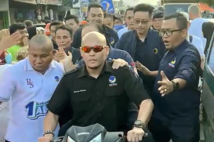 Kampanye di Deli Serdang, Surya Paloh Disambut Ribuan Massa