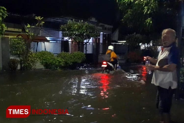 Sungai Sumber Pacar Kota Probolinggo Meluap, Puluhan Rumah Warga Terendam Banjir