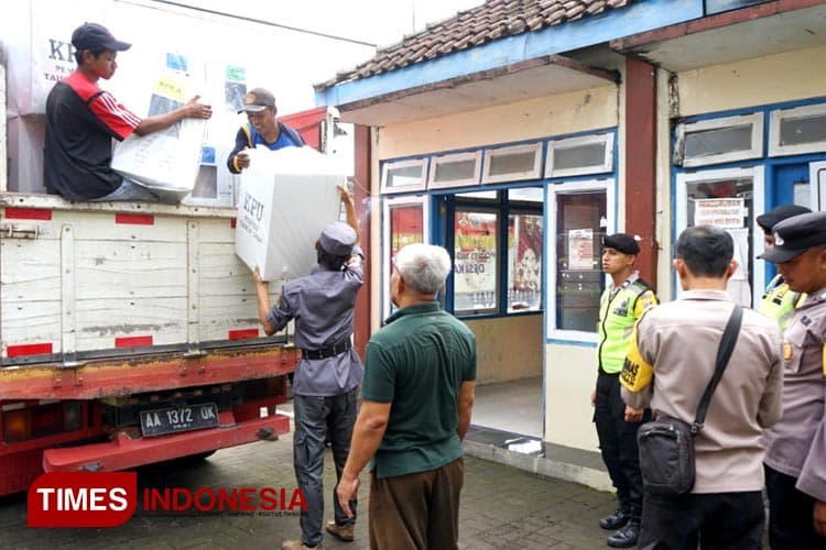 Polres Magelang Kota Kawal Pergeseran Logistik Pemilu 2024 Menuju PPS