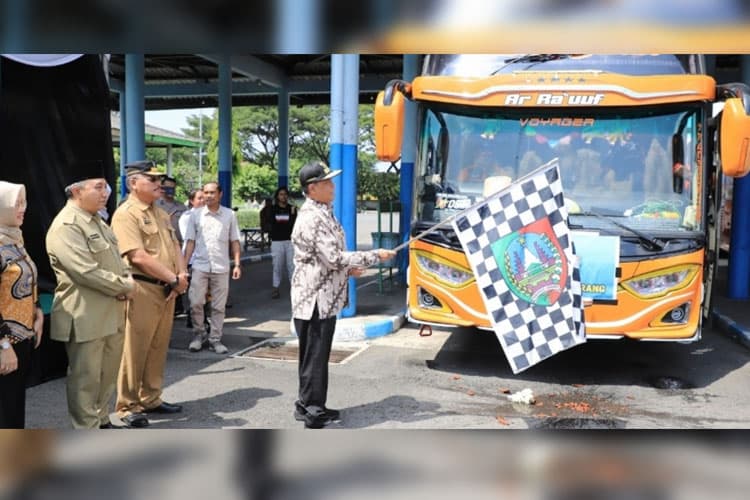 Pemkab Jombang Fasilitasi 128 Pemudik Arus Balik Antar Kota dengan Gratis