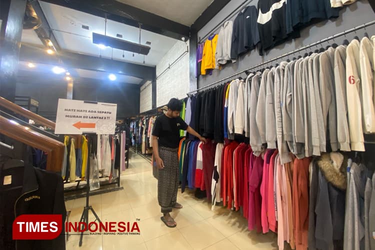 Warga Malang Beberkan Potensi Bisnis Thrifting, Omzet Bikin Kaget