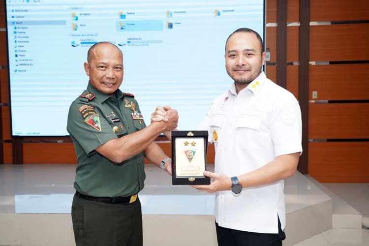 Kepala Imigrasi Malang Bersilaturahmi dengan Panglima Kostrad: Perkuat Sinergi Antar-Instansi