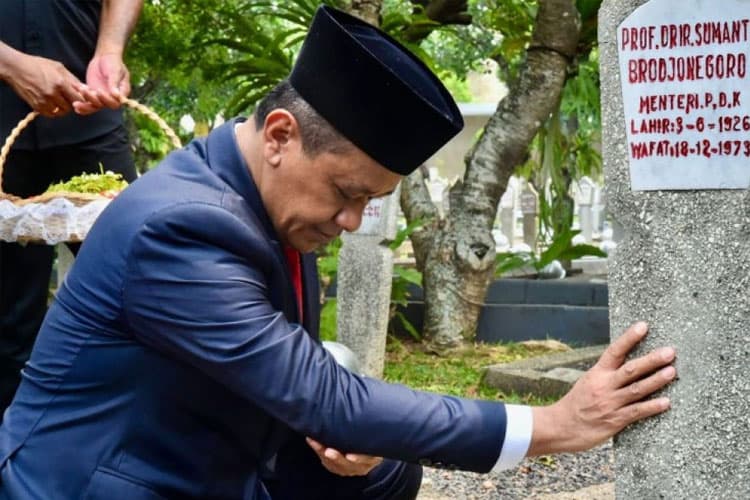 Getir Perjuangan Bahlil Lahadalia, Ungkap Peran Ayah dan Ibu yang Berjasa di Balik Kesuksesannya