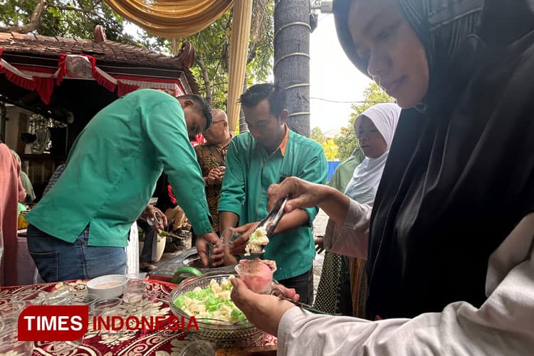 Momen Coblosan, Kuliner Rakyat Ramaikan Kediaman Khofifah