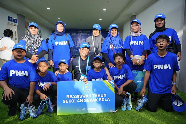 PNM Dukung Mimpi Anak Nasabah Mekaar Melalui Beasiswa Sekolah Sepak Bola