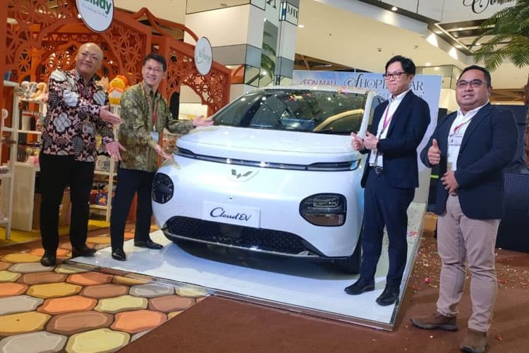 Program SHOPTACULAR AEON MALL Siapkan Hadiah Utama Mobil Listrik Wuling EV Cloud