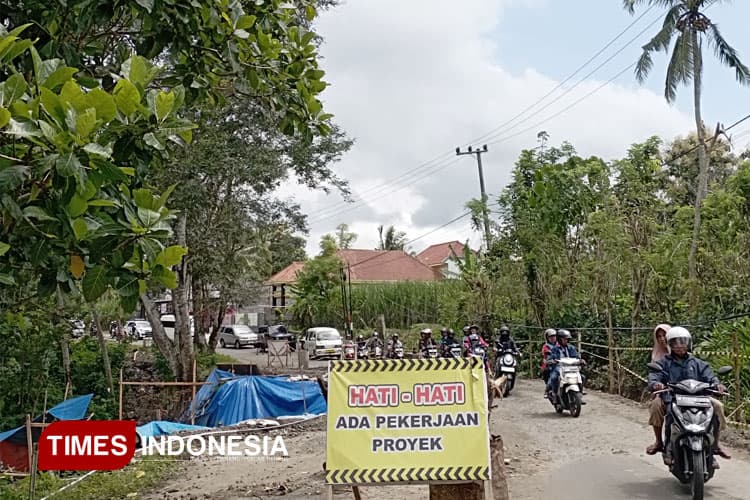 Hati-hati! Empat Titik Ruas Jalan di Jalur Kepanjen-Pagak Tergerus Tanah Longsor Curam