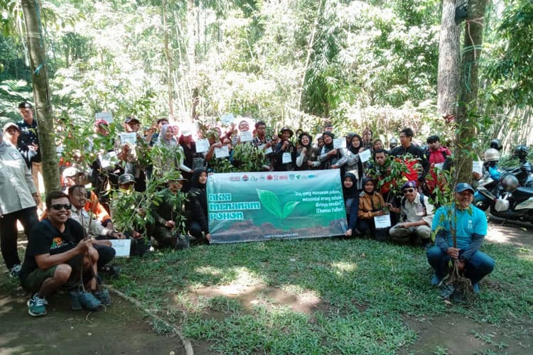 Menghijaukan Hari Siaga Bencana, SRPB Jatim Lakukan Penanaman Bibit Pohon dan AINR