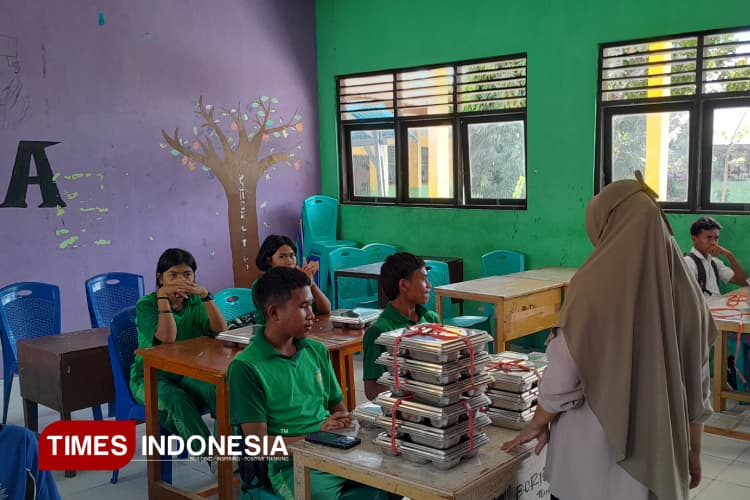Sebanyak 2.346 Pelajar di Sumba Timur Terima Makanan Bergizi Gratis