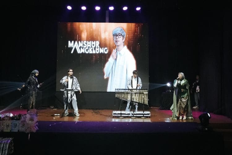 Gebrakan Baru Putri Hijabfluencer Jawa Barat 2025, Kolaborasi Spektakuler bersama Manshur Angklung
