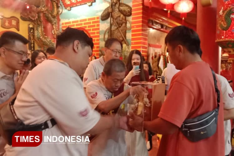 Simbol Persaudaraan dan Perdamaian di Kirab Budaya 200 Tahun Klenteng Eng An Kiong Malang dan Tua Pek Kong World Festival ke-14