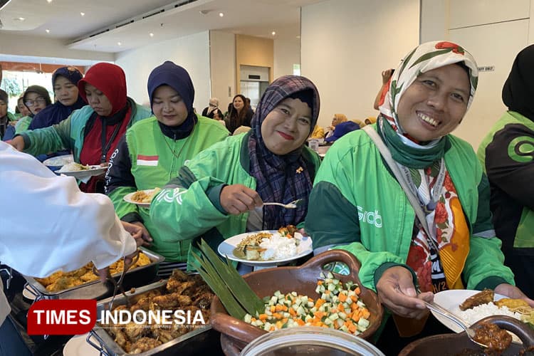 Zest Hotel Jemursari Tebar Manfaat Undang Komunitas Ojek Online Perempuan