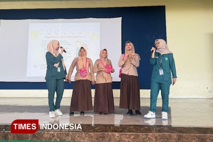 Dokter Muda FK UNISMA, Edukasi Organ Kewanitaan di SMAN 1 Srengat Blitar