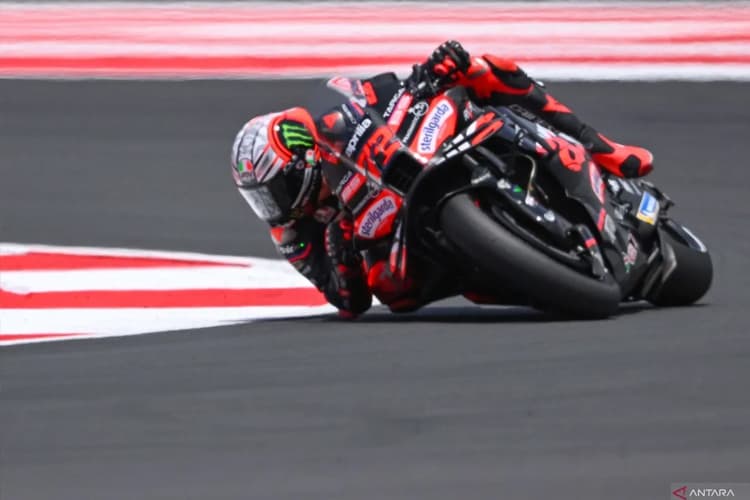 Marco Bezzecchi Raih Pole Position di Hasil Kualifikasi MotoGP Indonesia 2025