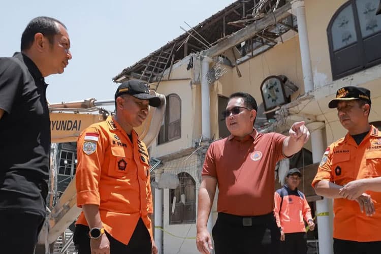 Pemprov Jatim Tanggung Biaya Pengobatan Korban Tragedi Ponpes Al Khoziny