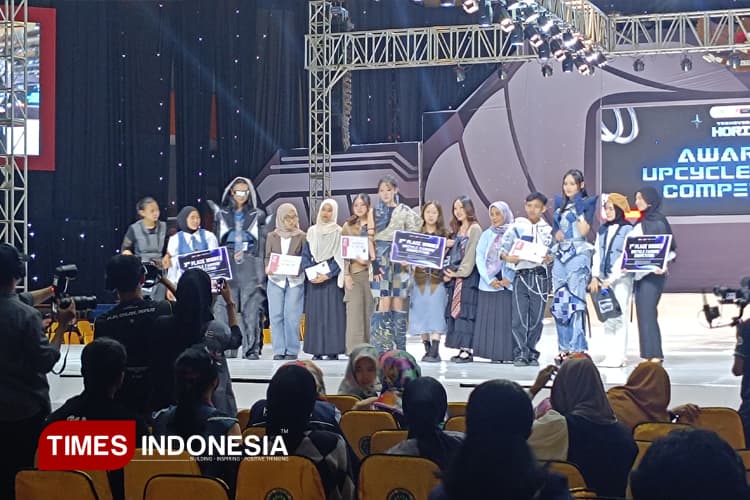 Mahasiswa Tata Busana UM Tampilkan Tren Mode Tanpa Batas di Trendversity 2025