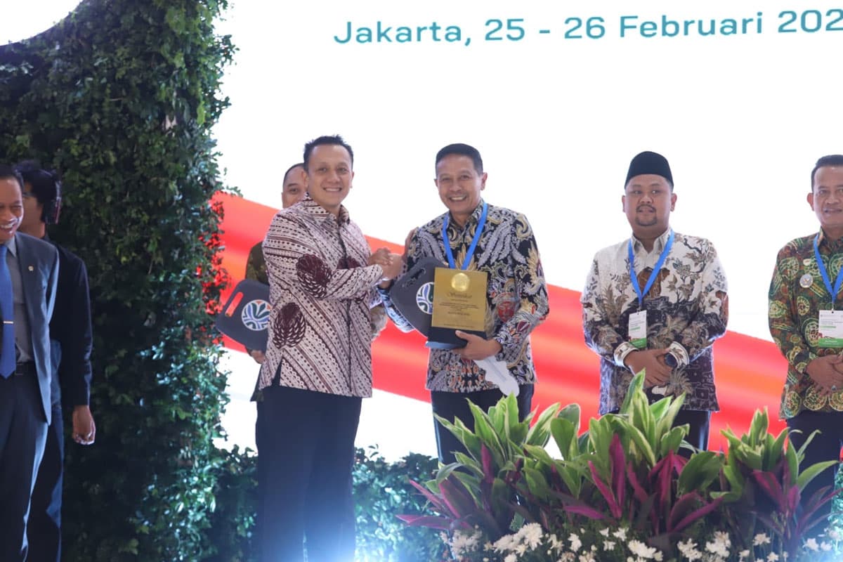 Kota Malang Raih Peringkat 7 Nasional Pengelolaan Sampah, Terima Sertifikat Menuju Kota Bersih