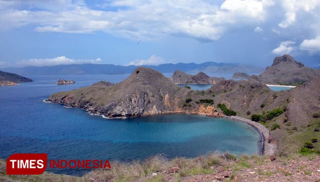 Pesona Pulau Padar dan Tiga Pantai yang Memikat Hati