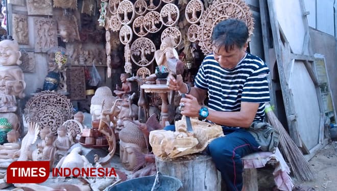 Puluhan Tahun Jadi Pengukir, Karya Ragum Diminati Wisatawan Mancanegara