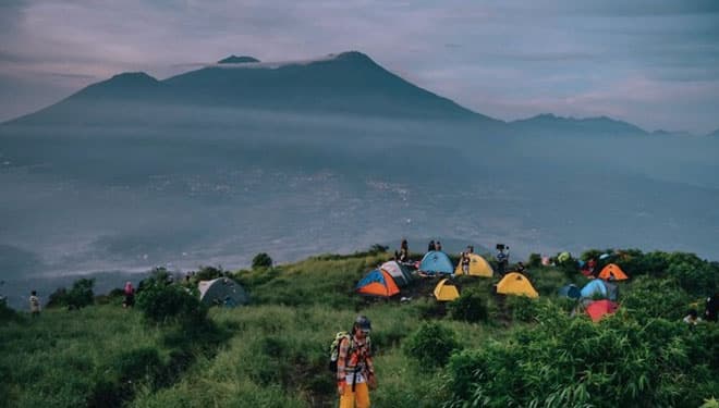 Feel the Excitement of Sunrise at Mount Penanggungan