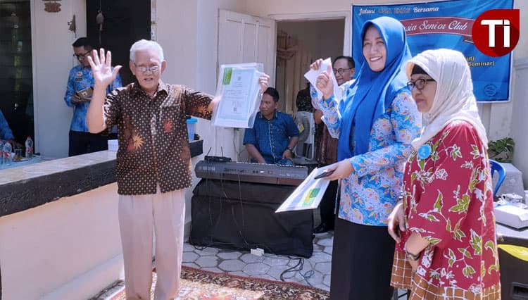 Inovasi Baru Dispendukcapil Kota Madiun, Permudah Lansia Membuat Akta Kelahiran