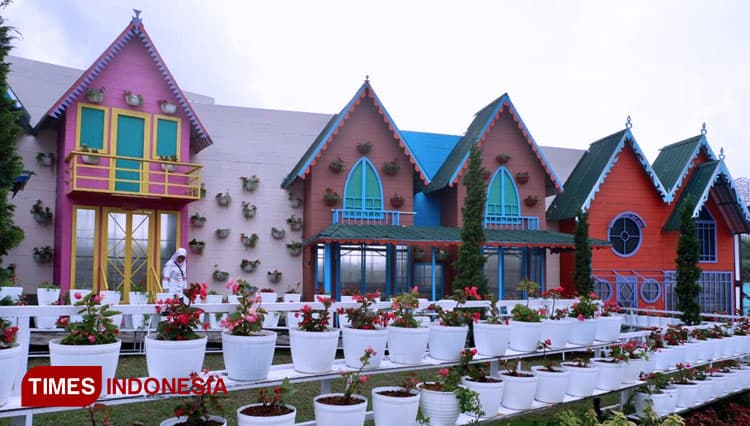 Florawisata San Terra in Malang: The Best Spot to Hunt for Flora Photography