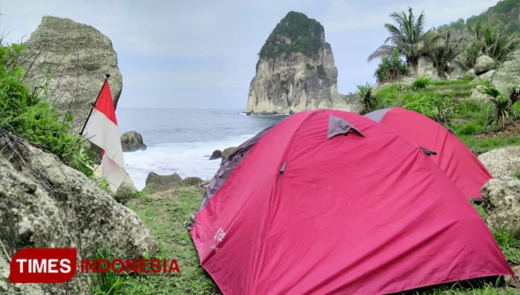 Pangasan Beach Pacitan, Best Place to Pitch Your Tent