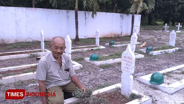 Kisah Penjaga Taman Makam Pahlawan Kota Cirebon yang Mengabdi Sejak 1974