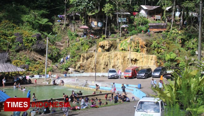 Pemandian Air Panas Curug Citiis, Wisata Keluarga di Kaki Gunung Galunggung