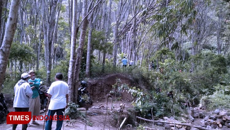 Batu Bata Kuno Ditemukan di Tebing Sungai Pesanggrahan Kota Batu
